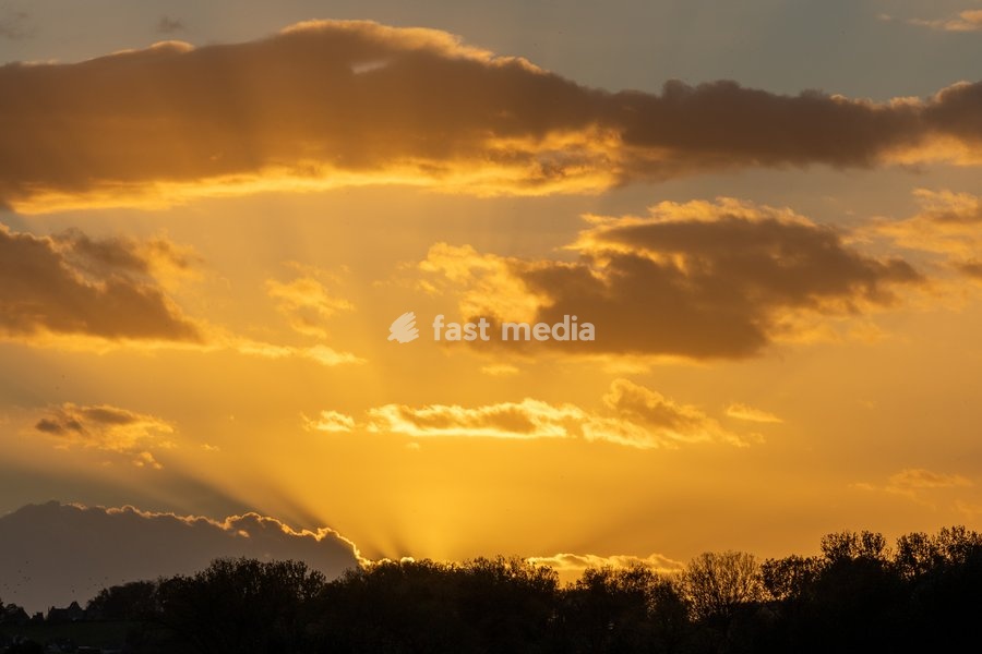 %items Fall photos with the setting sun, on Sunday 25 October 2026. This Sunday, Belgium switch to standard time