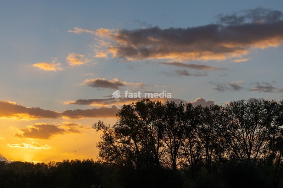 %items Fall photos with the setting sun, on Sunday 25 October 2026. This Sunday, Belgium switch to standard time