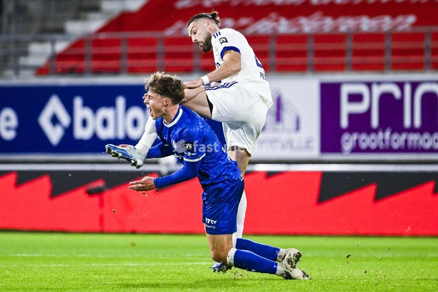 Léo Pétrot, of RSC Anderlecht and Tibe De Vlieger of KAA Gent pictured in action during a soccer match between KAA Gent and RSC Anderlecht, Sunday 25 October 2026 in Gent, on day 9 of the 2026-2027 'Jupiler Pro League' first division of the Belgian championship