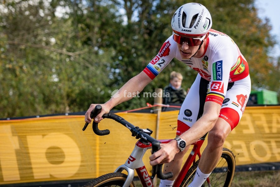 Belgium's Michael Vanthourenhout pictured in action during the men's elite race of the Superprestige Overijse cyclocross cycling event, Sunday 25 October 2026 in Overijse, the first race of the Superprestige competition