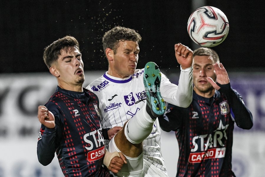 Liege's Kevin Shkurti and Patro Eisden's Louis Verstaete fight for the ball during a soccer match between RFC Liège and Patro Eisden Maasmechelen, on Sunday 25 October 2026 in Liege, on day 8 of the 2026-2027 'Challenger Pro League' second division of the Belgian championship