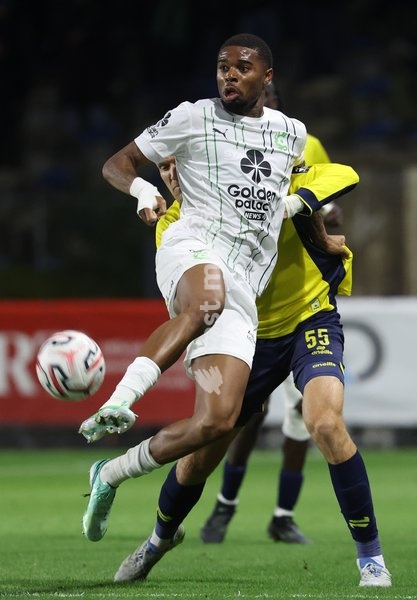 Cercle's Steve Eyrolle Ngoura and Union’s Nikki Havenaar fight for the ball during a soccer match between Royale Union Saint-Gilloise and Cercle Brugge, Sunday 25 October 2026 in Brussels, on day 9 of the 2026-2027 'Jupiler Pro League' first division of the Belgian championship