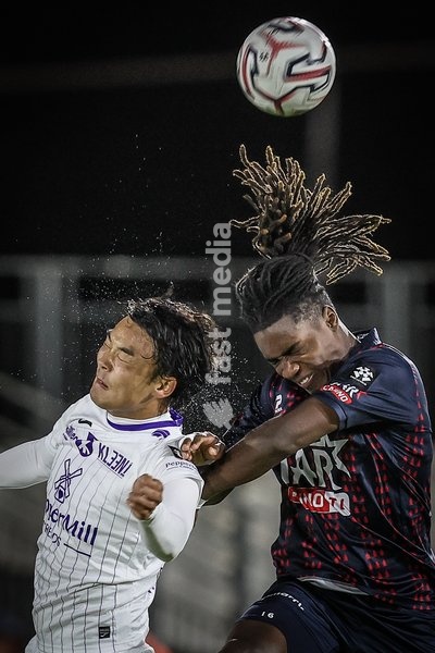 Patro Eisden's Seok-Ju Hong and Liege's Eric N'Jo fight for the ball during a soccer match between RFC Liège and Patro Eisden Maasmechelen, on Sunday 25 October 2026 in Liege, on day 8 of the 2026-2027 'Challenger Pro League' second division of the Belgian championship