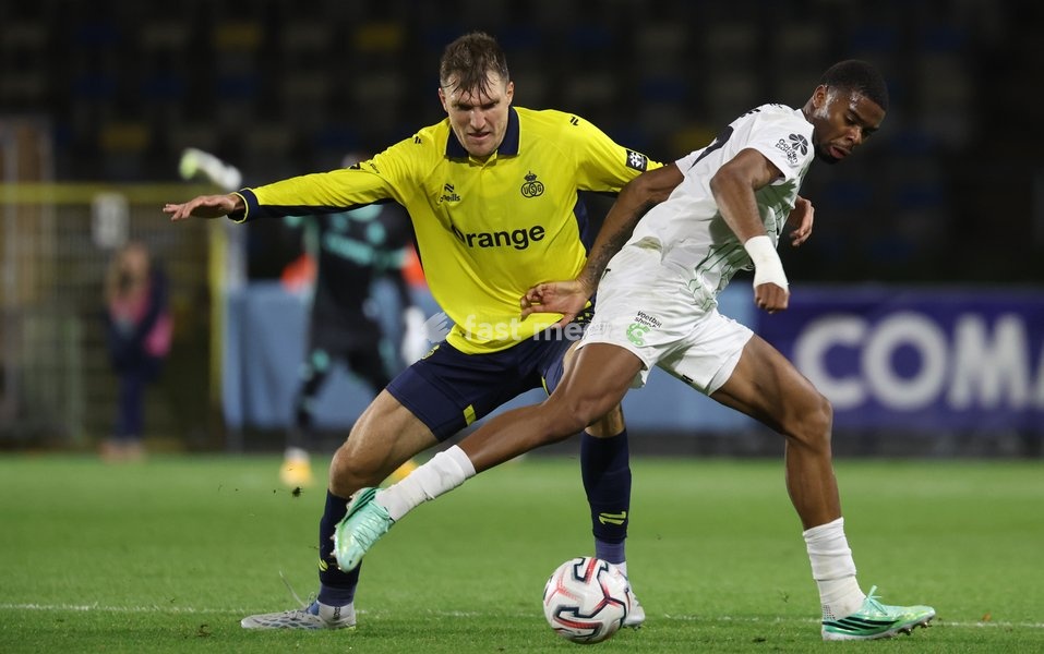 Union’s Nikki Havenaar and Cercle's Steve Eyrolle Ngoura fight for the ball during a soccer match between Royale Union Saint-Gilloise and Cercle Brugge, Sunday 25 October 2026 in Brussels, on day 9 of the 2026-2027 'Jupiler Pro League' first division of the Belgian championship