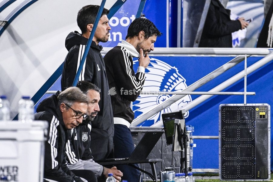 Vitor Bruno, head coach of RSC Anderlecht looks dejected during a soccer match between KAA Gent and RSC Anderlecht, Sunday 25 October 2026 in Gent, on day 9 of the 2026-2027 'Jupiler Pro League' first division of the Belgian championship