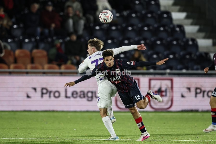 Patro Eisden's Isaias Delpupo and Liege's Simon Paulet fight for the ball during a soccer match between RFC Liège and Patro Eisden Maasmechelen, on Sunday 25 October 2026 in Liege, on day 8 of the 2026-2027 'Challenger Pro League' second division of the Belgian championship