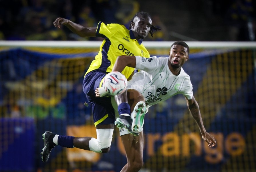 Union's Massire Sylla and Cercle's Steve Eyrolle Ngoura fight for the ball during a soccer match between Royale Union Saint-Gilloise and Cercle Brugge, Sunday 25 October 2026 in Brussels, on day 9 of the 2026-2027 'Jupiler Pro League' first division of the Belgian championship