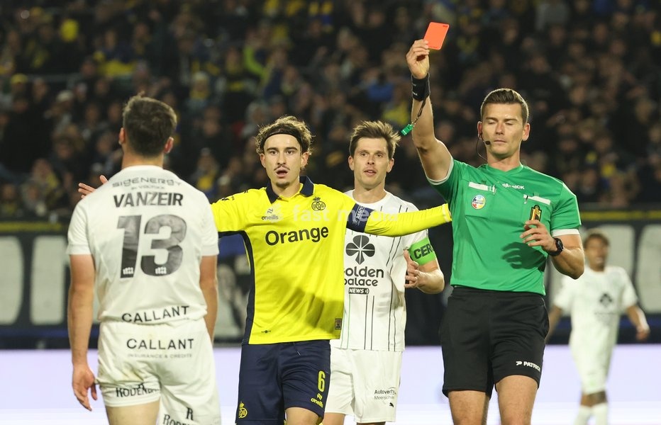 Cercle's Dante Vanzeir leaves the field after receiving a red card during a soccer match between Royale Union Saint-Gilloise and Cercle Brugge, Sunday 25 October 2026 in Brussels, on day 9 of the 2026-2027 'Jupiler Pro League' first division of the Belgian championship