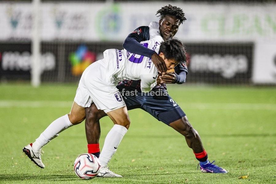 Patro Eisden's Tsubasa Kasayanagi and Liege's Ousmane Camara fight for the ball during a soccer match between RFC Liège and Patro Eisden Maasmechelen, on Sunday 25 October 2026 in Liege, on day 8 of the 2026-2027 'Challenger Pro League' second division of the Belgian championship