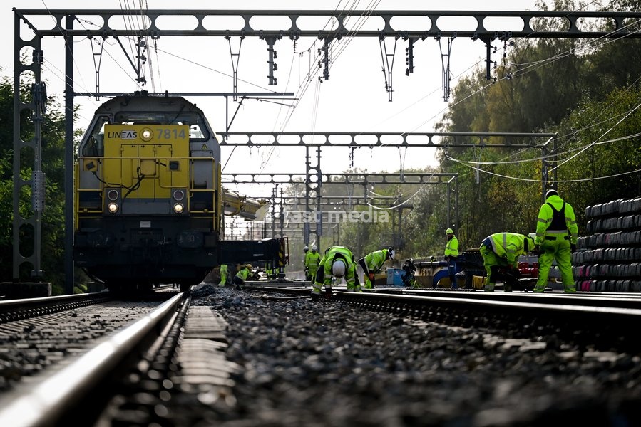 Illustration picture shows a tour of the Infrabel construction site where two switches are being installed as part of the RER project between Ottignies and Brussels, on Monday 26 October 2026