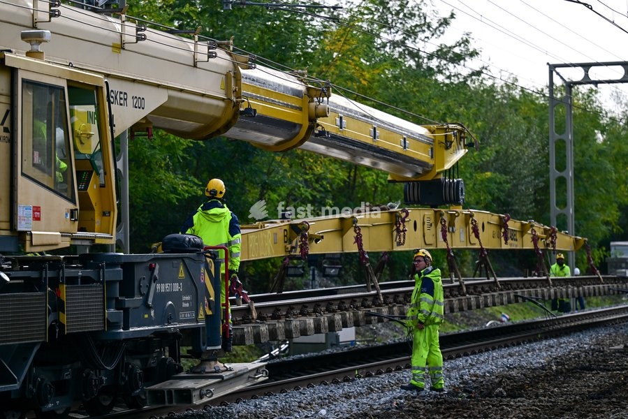 Illustration picture shows a tour of the Infrabel construction site where two switches are being installed as part of the RER project between Ottignies and Brussels, on Monday 26 October 2026