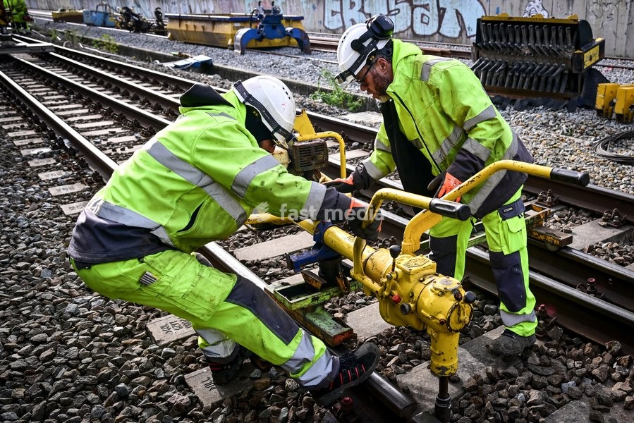 Illustration picture shows a tour of the Infrabel construction site where two switches are being installed as part of the RER project between Ottignies and Brussels, on Monday 26 October 2026