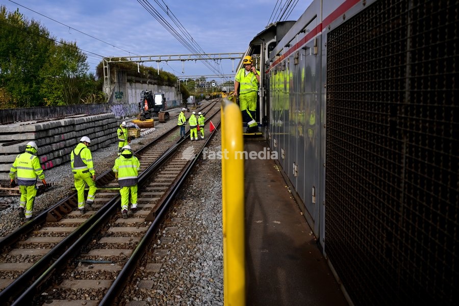 Illustration picture shows a tour of the Infrabel construction site where two switches are being installed as part of the RER project between Ottignies and Brussels, on Monday 26 October 2026