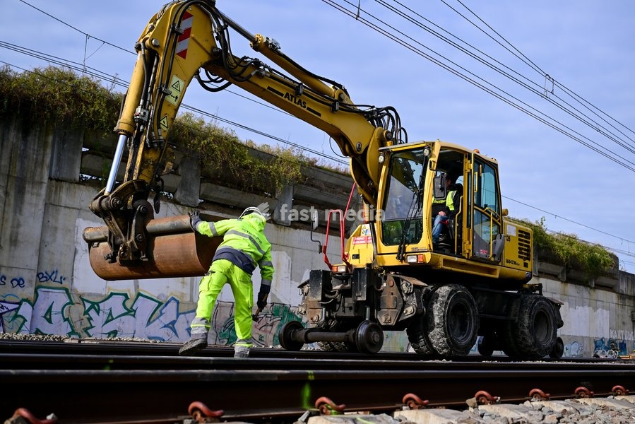 Illustration picture shows a tour of the Infrabel construction site where two switches are being installed as part of the RER project between Ottignies and Brussels, on Monday 26 October 2026