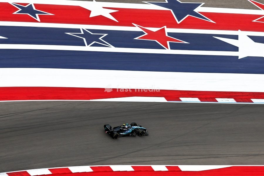 AUSTIN, UNITED STATES - OCTOBER 25: Andrea Kimi Antonelli of Italy driving the (12) Mercedes-AMG PETRONAS F1 Team Mercedes W17 on track during the race of the Formula 1 MSC Cruises United States Grand Prix 2026 at Circuit of the Americas on October 25, 2026 in Austin, United States