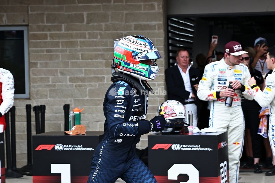 AUSTIN, UNITED STATES - OCTOBER 25: Andrea Kimi Antonelli of Italy driving the (12) Mercedes-AMG PETRONAS F1 Team Mercedes W17 on track during the race of the Formula 1 MSC Cruises United States Grand Prix 2026 at Circuit of the Americas on October 25, 2026 in Austin, United States