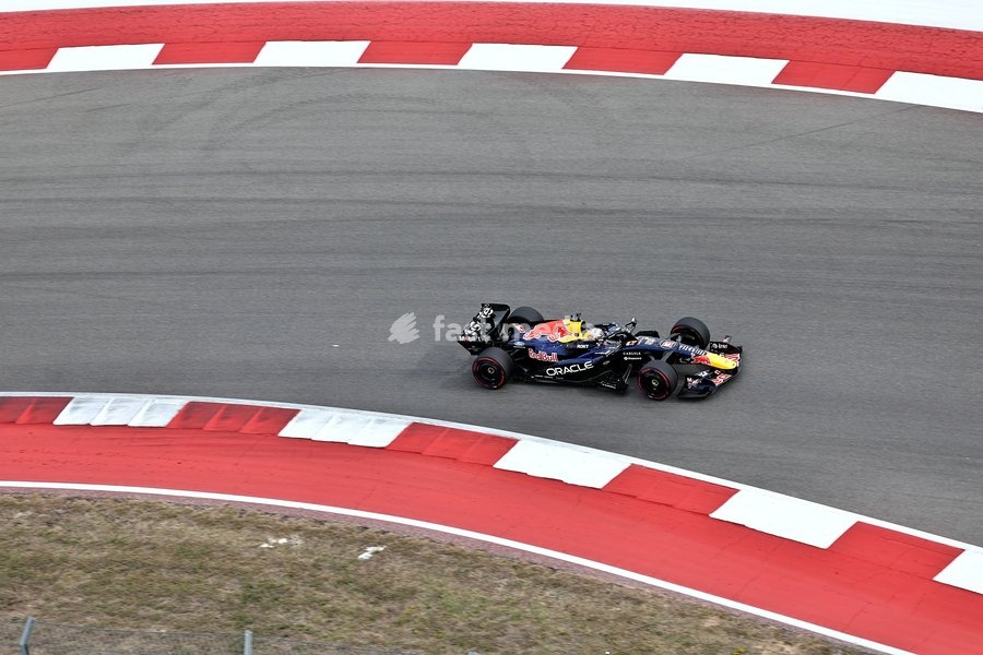 AUSTIN, UNITED STATES - OCTOBER 25: Max Verstappen of the Netherlands driving the (3) Oracle Red Bull Racing Red Bull RB22 on track during the race of the Formula 1 MSC Cruises United States Grand Prix 2026 at Circuit of the Americas on October 25, 2026 in Austin, United States
