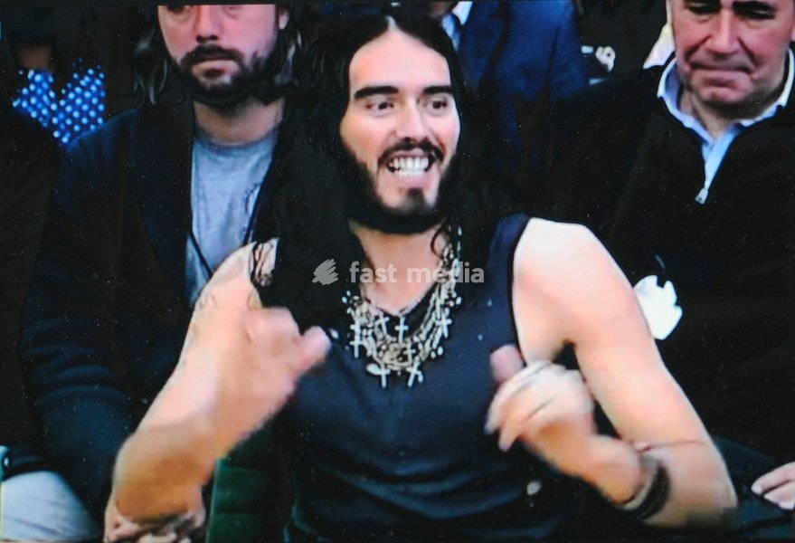 Comedian Russell Brand has told MPs that taking drugs should not be seen as a "criminal or judicial matter" and users should be shown more compassion. Appearing in Parliament, Mr Brand said drug addiction was primarily a "health matter" and decriminalising drugs could be "useful" in some areas. ;…
