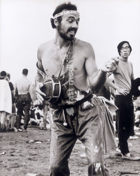 WOODSTOCK USA 1969 Michael Wadleigh Film chronicle of the legendary Woodstock music festival. 1969 fand das legendäre Open-air-Festival 'Woodstock' in der kleinen Gemeinde Bethel westlich von New York statt. Fast eine halbe Million junger Amerikaner strömte zum spektakulärsten Festival der…