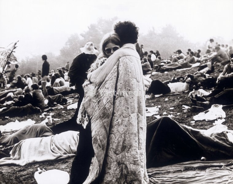 WOODSTOCK USA 1969 Michael Wadleigh Film chronicle of the legendary Woodstock music festival. 1969 fand das legendäre Open-air-Festival 'Woodstock' in der kleinen Gemeinde Bethel westlich von New York statt. Fast eine halbe Million junger Amerikaner strömte zum spektakulärsten Festival der…