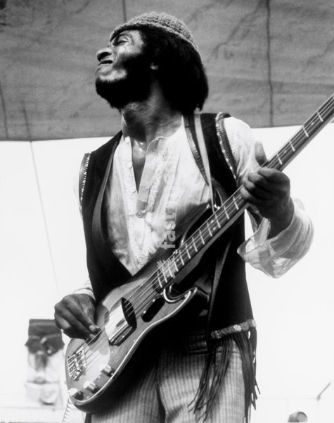 WOODSTOCK USA 1969 Michael Wadleigh Film chronicle of the legendary 1969 three-days-music festival Woodstock image: guitarist FREDDY STONE - Sly and The Family Stone Regie: Michael Wadleigh / WOODSTOCK USA 1969