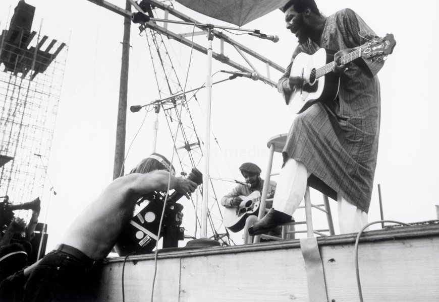WOODSTOCK USA 1969/1970 Michael Wadleigh Film chronicle of the legendary 1969 three-days-music festival 'Woodstock' image: Folk musician RICHIE HAVENS Regie: Michael Wadleigh / WOODSTOCK USA 1969/1970