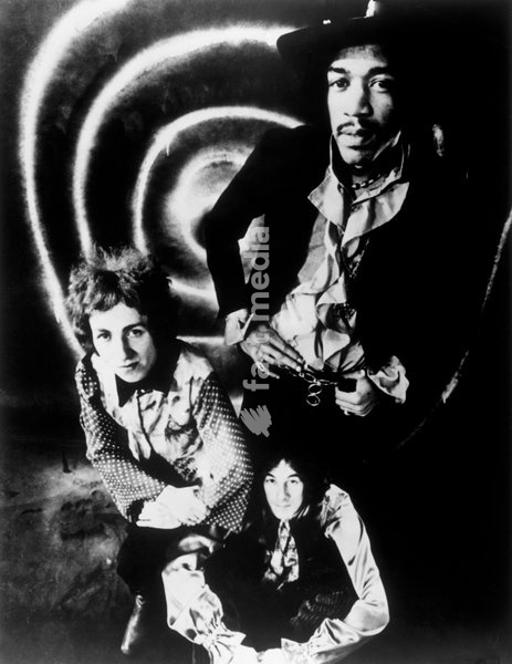 WOODSTOCK USA 1970 Michael Wadleigh Film chronicle of the legendary 1969 music festival. image: JIMMY HENDRIX with the Band Gypsy Sun and Rainbows Regie: Michael Wadleigh / WOODSTOCK USA 1970