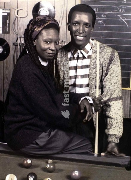 Whoopi Goldberg, Dorian Harewood Die verschuldete Sarah (Whoopi Goldberg) setzt ihre Talente als Billiardspielerin ein, um ihre Schulden abzahlen zu können. Als sie sich jedoch in den charmanten Kevin Merrick (Doria Harewood) verliebt, kann sie sich nicht mehr auf ihr Spiel konzentrieren und…