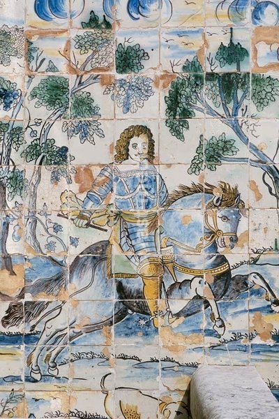 Lisbon – Lisboa (Portugal). Benfica district, Palácio dos Marqueses de Fronteira, Italian Garden (planted in the 1660s), Terraces of the Galeria dos Reis. Depiction of a horse and rider. Ceramic tiles (Azulejos). Photo, undated