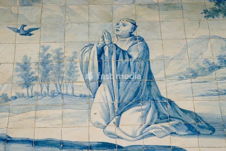 Barcelos (Minho, Portugal), Church – Igrejo de Nossa Senhora do Terço (church from Benedictine convent founded in 1705; furnishings from 18th century). Praying monk. Azulejo painting (fayence tiles), 18th century