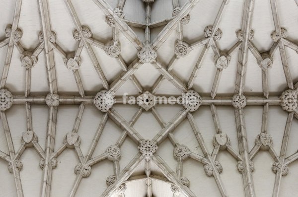 Winchester (Hampshire, England), Winchester Cathedral (built from 1079; choir rebuilt from 1200, nave rebuilt 2nd half of 14th c.). Partial view: ceiling. Photo