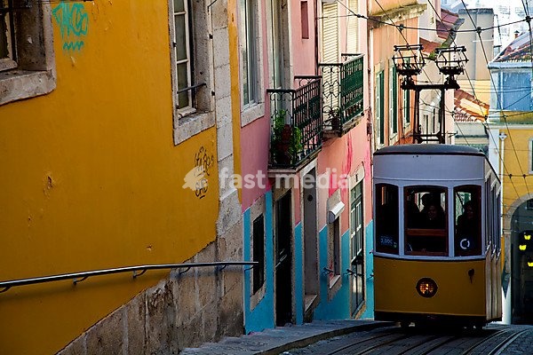 Elevador da Bica, elevator, tram, funicular between Tejo and Bairro Alto district, historic centre of Lisbon, Lisboa, Portugal, Europe