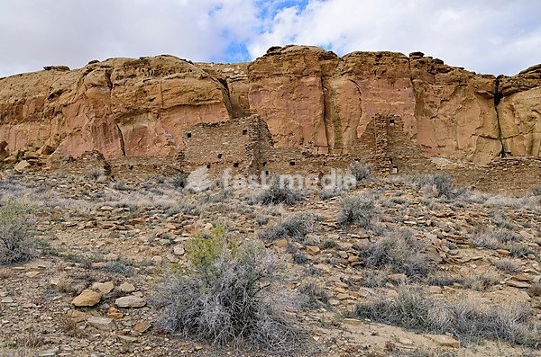 Historical remains of the Anasazi settlement Hugo Pavi Great House, 1000 - 1250 AD, Chaco Culture National Historical Park, Nageezi, New Mexico, USA