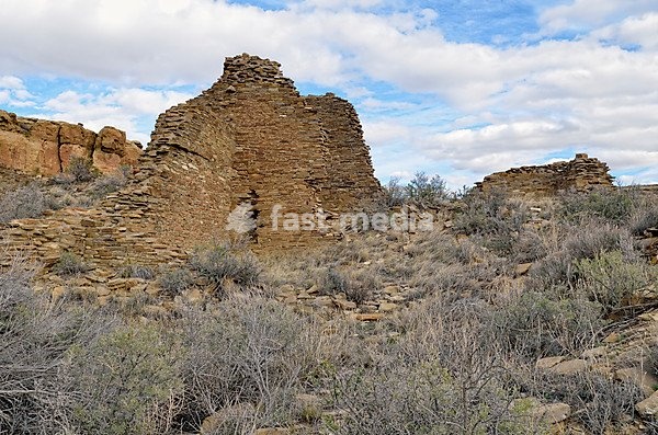 Wall ruins of the historic Anasazi settlement, Hugo Pavi Great House, 1000 - 1250 AD, Chaco Culture National Historical Park, Nageezi, New Mexico, USA
