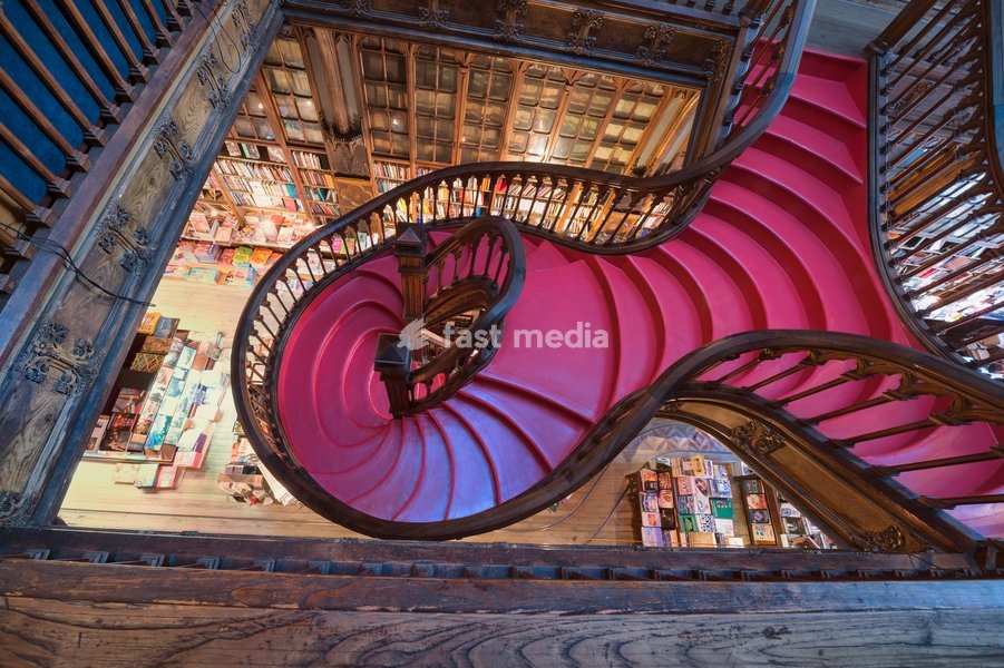 Lello and Irmao bookshop, Spiral stairs, Oporto, Portugal, Europe