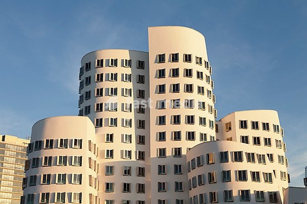 Neuer Zollhof, Gehry Buildings, Media Harbour, Düsseldorf, North Rhine-Westphalia, Germany
