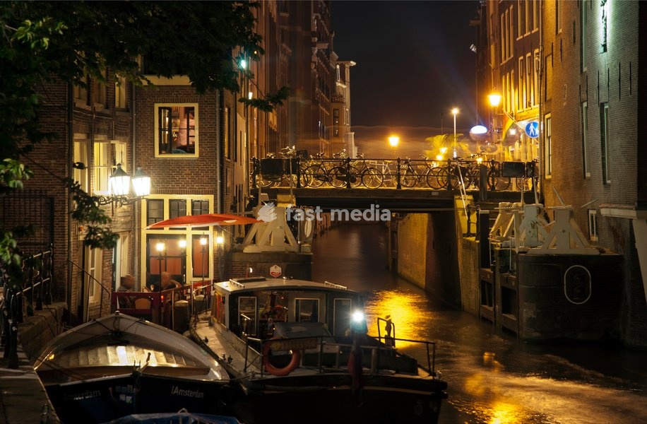 Night scene on a canal in Amsterdam
