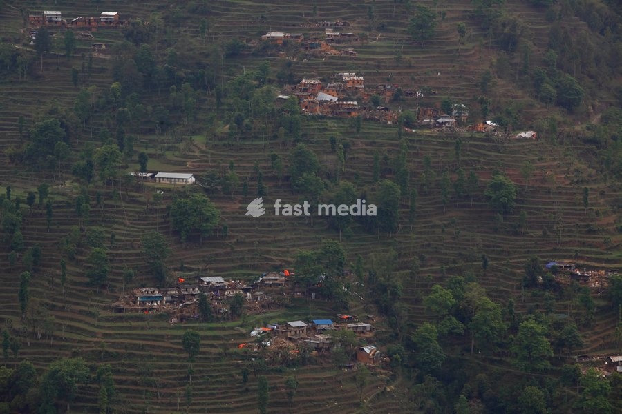 (150429) -- SINDHUPALCHOWK, April 29, 2015 () -- Photo taken on April 29, 2015 shows a view of destructed houses after an earthquake in Sindhupalchowk district, Nepal. By noon on Wednesday, more than 1,376 people had already been confirmed dead in Sindhupalchowk district alone, some 100 km away…