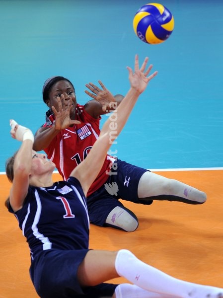 (080912) -- BEIJING, Sept. 12, 2008 -- Kari Miller (Top) of the Untied States passes the ball to Lora Webster during the semifinal against the Netherlands in the women's sitting volleyball at the Beijing 2008 Paralympic Games in Beijing, China, Sept. 12, 2008. The United States won 3-2 and advanced…