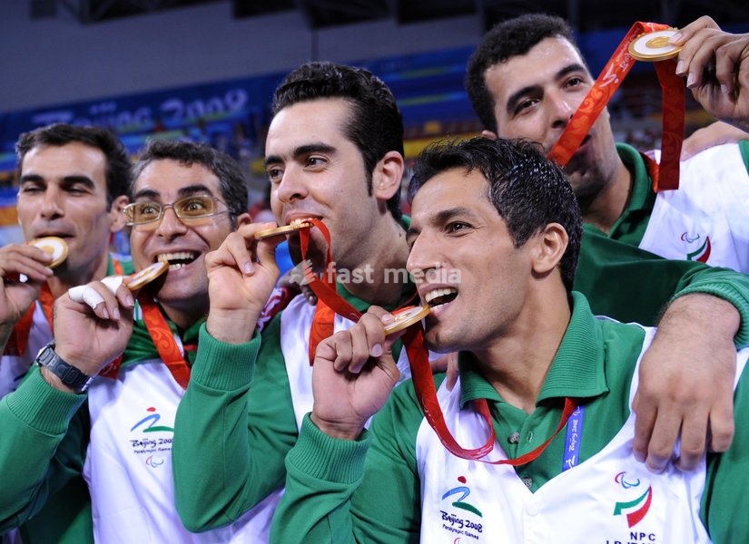 (080915) -- BEIJING, Sept. 15, 2008 -- Iranian players pose for photo during the awarding ceremony of the men's sitting volleyball of the Beijing 2008 Paralympic Games in Beijing, China, Sept. 15, 2008. Iran claimed the title in the event. ( Yang Zongyou)(wx)