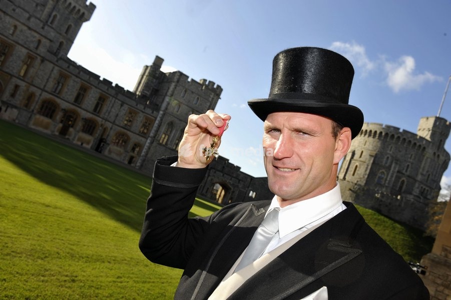 Lawrence Dallaglio received an O.B.E from H.M.Queen Elizabeth II the first time it has been held at Windsor Castle. Date: 11.11.2008