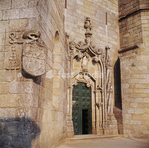 Guarda (Beira Alta, Portugal), Kathedrale – Catedral (erbaut 1390 – 1516). Außenansicht von Südosten. Foto, August 1974