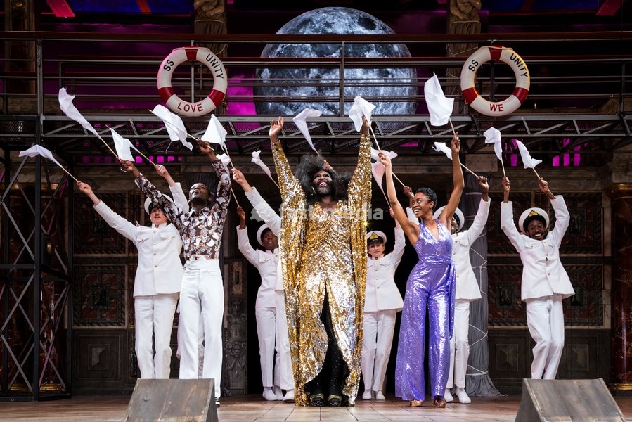 John Pfumojena, Le Gateau Chocolat, Anita-Joy Uwajeh. Photocall for William Shakespeare's Twelfth Night directed by Emma Rice at the Globe Theatre, Shakespeare's Globe. With Marc Antolin (Sir Andrew Aguecheek), Carly Bawden (Maria), Nandi Bhebhe (Fabian), Le Gateau Chocolat (Feste), Tony…