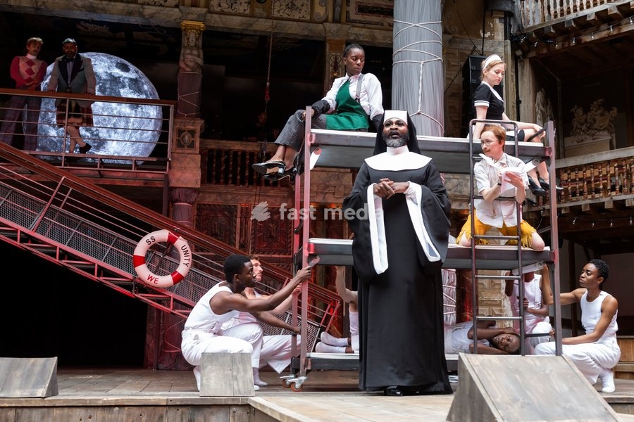 Photocall for William Shakespeare's Twelfth Night directed by Emma Rice at the Globe Theatre, Shakespeare's Globe. With Marc Antolin (Sir Andrew Aguecheek), Carly Bawden (Maria), Nandi Bhebhe (Fabian), Le Gateau Chocolat (Feste), Tony Jayawardena (Sir Toby Belch), Pieter Lawman (Antonio), Kandaka…