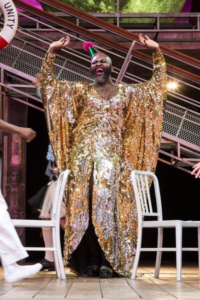Le Gateau Chocolat. Photocall for William Shakespeare's Twelfth Night directed by Emma Rice at the Globe Theatre, Shakespeare's Globe. With Marc Antolin (Sir Andrew Aguecheek), Carly Bawden (Maria), Nandi Bhebhe (Fabian), Le Gateau Chocolat (Feste), Tony Jayawardena (Sir Toby Belch), Pieter Lawman…