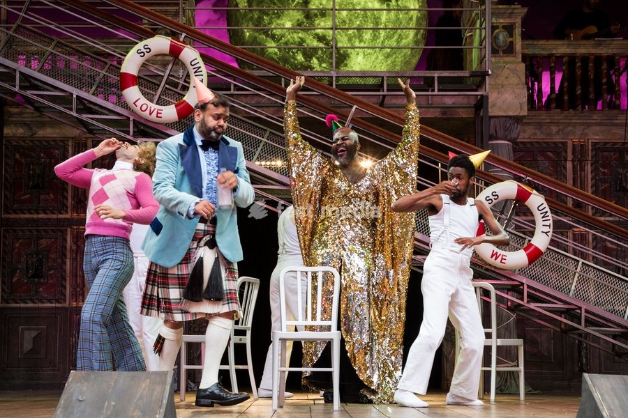 Marc Antolin, Tony Jayawardena, Le Gateau Chocolat, Theo St Claire. Photocall for William Shakespeare's Twelfth Night directed by Emma Rice at the Globe Theatre, Shakespeare's Globe. With Marc Antolin (Sir Andrew Aguecheek), Carly Bawden (Maria), Nandi Bhebhe (Fabian), Le Gateau Chocolat (Feste),…