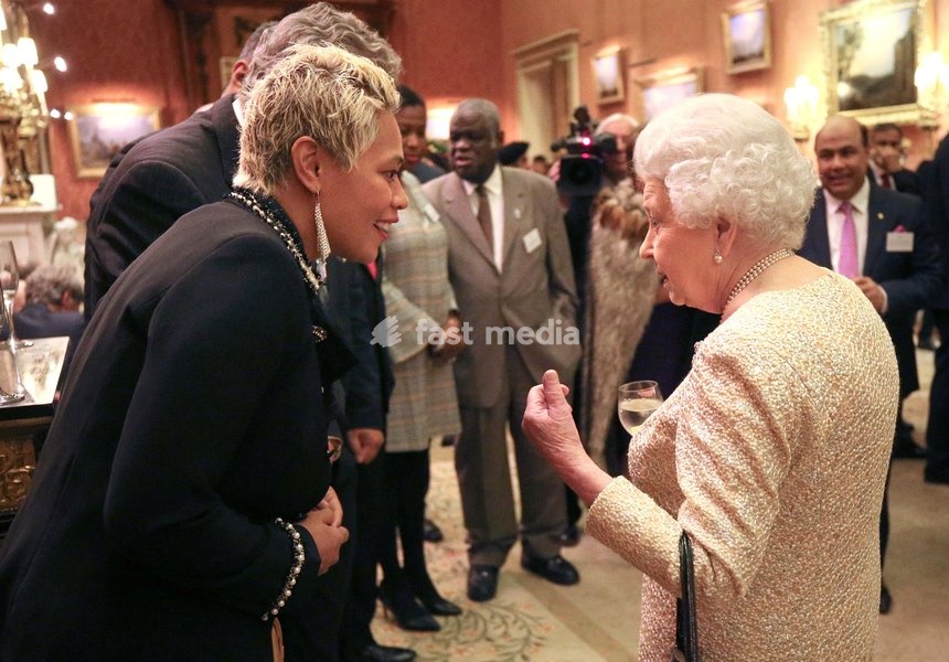 Queen Elizabeth II talks to Monica Galetti at a reception to celebrate the Commonwealth Diaspora community, in the lead up to the Commonwealth Heads of Government meeting in London this April, at Buckingham Palace, London