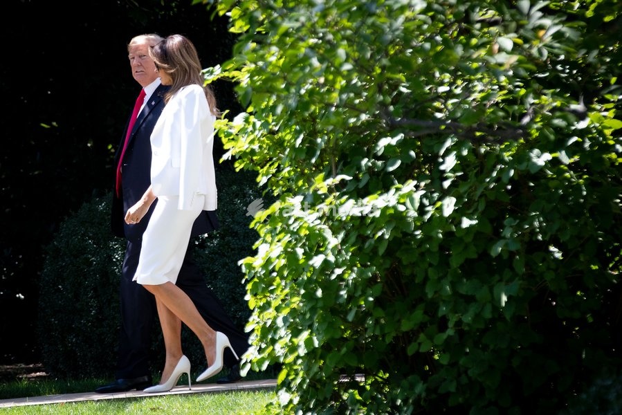 (180824) -- WASHINGTON, Aug. 24, 2018 () -- U.S. President Donald Trump and First Lady Melania Trump depart from the White House in Washington D.C., the United States, on Aug. 24, 2018. U.S. President Donald Trump on Friday tweeted that he has asked Secretary of State Mike Pompeo to cancel his…