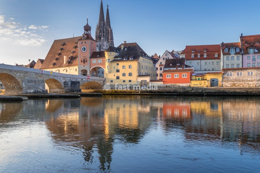 View to the Cathedral of St. Peter, the Stone Bridge and the Bridge Tower, Regensburg, Bavaria, Germany, Europe