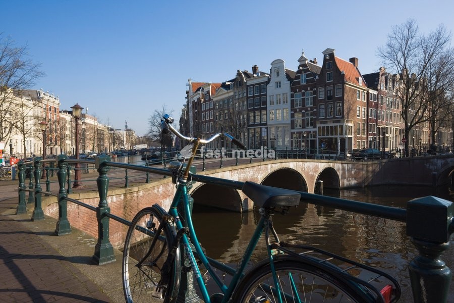 Bicycle by the Keizersgracht canal, Amsterdam, Netherlands, Europe